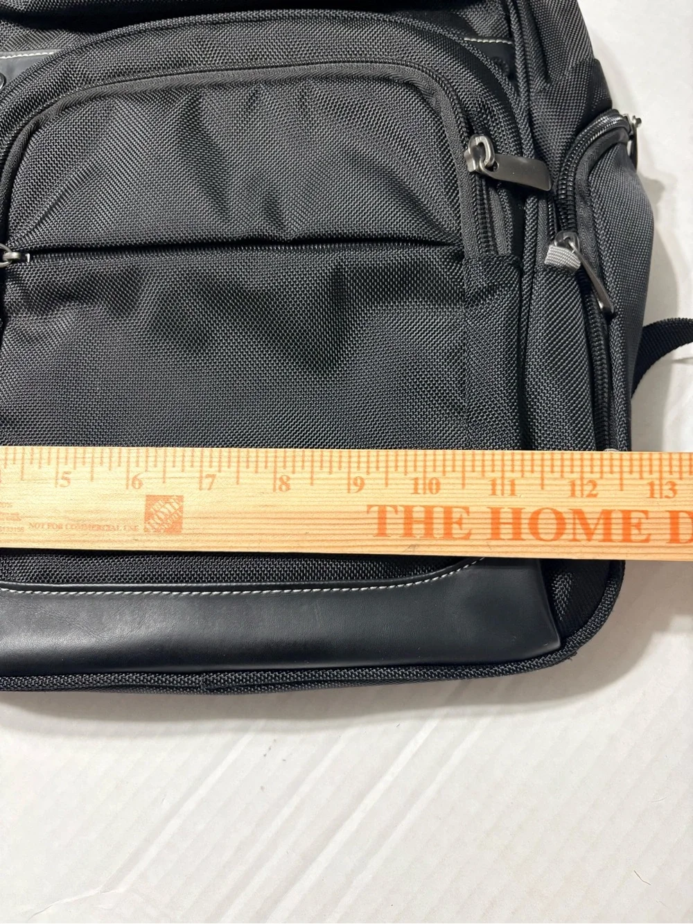 Targus Legend Black Backpack Several Pockets Padded Back Adj Straps Trolly Strap